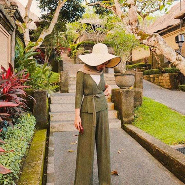 <p>Langsingnya Dian Pelangi bisa jadi motivasi diet nih, Bun. (Foto: Instagram/ @dianpelangi)</p>