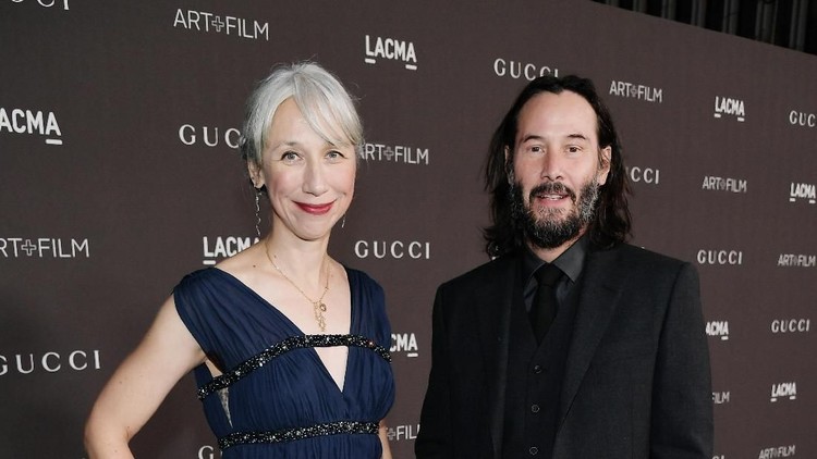 LOS ANGELES, CALIFORNIA - NOVEMBER 02: (L-R) Alexandra Grant and Keanu Reeves attend the 2019 LACMA 2019 Art + Film Gala Presented By Gucci at LACMA on November 02, 2019 in Los Angeles, California. (Photo by Neilson Barnard/Getty Images for LACMA)