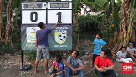 Dukun Tim Sebagai Pemain ke-13 Sepakbola Tarkam