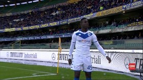 VIDEO: Lagi, Mario Balotelli Jadi Korban Suporter Rasis