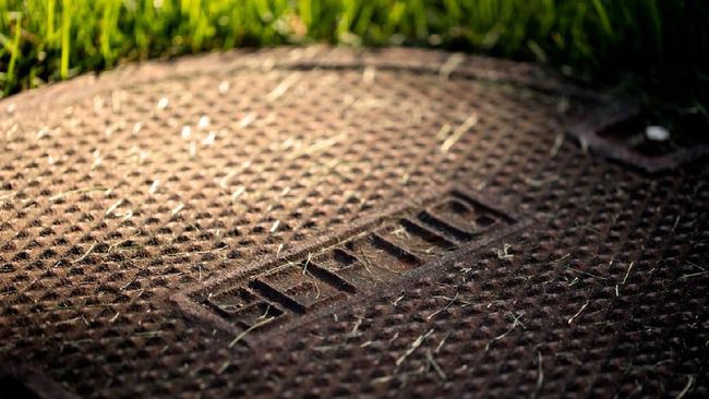 Rata-rata tiap rumah memiliki septic tank, namun agar limbah kotoran yang membahayakan kesehatan bisa dikontrol ada beberapa hal yang harus diperhatikan.