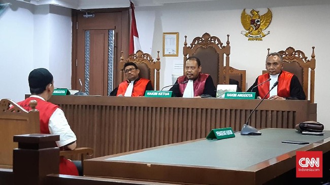 Kasus bermula ketika Hermawan Susanto mengucapkan kalimat bernada ancaman terhadap Presiden Jokowi saat demo di depan Bawaslu, Mei 2019 lalu.