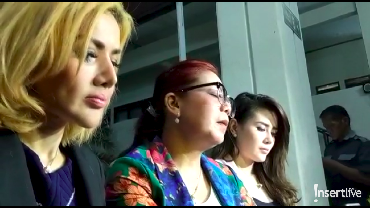 Barbie Kumalasari Hadir di Persidangan, Ini Tanggapan Ibunda Kriss Hatta