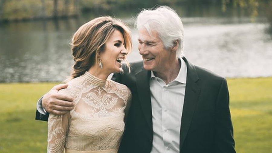 Richard Gere dan istrinya.