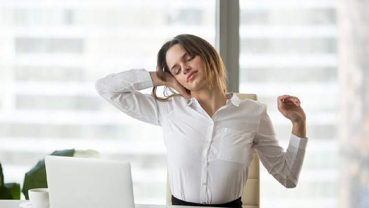 Bunda, simak ramalan zodiak hari ini mengenai keuangan, asmara, karier, hingga peruntungan lainnya yuk!