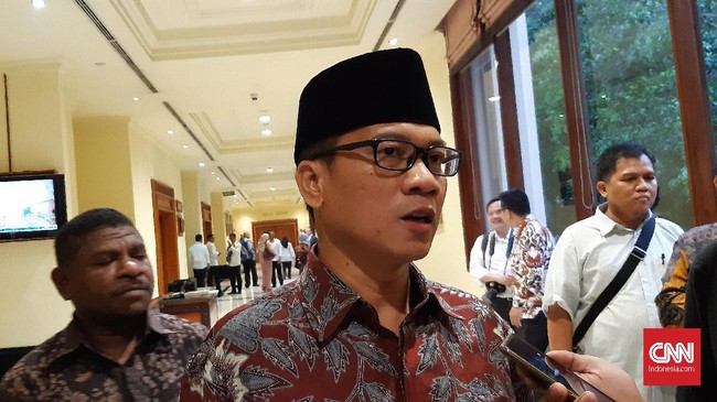 Ketua Komisi VIII DPR Yandri Susanto diperiksa KPK terkait dengan kasus bansos Covid-19 Jabodetabek yang menjerat eks Mensos Juliari Batubara.