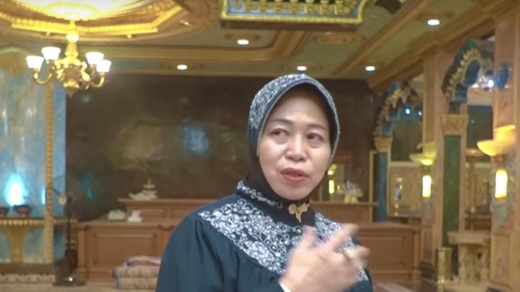 Rumah lapis emas di Palu ini viral. Seperti apa sosok pemiliknya?