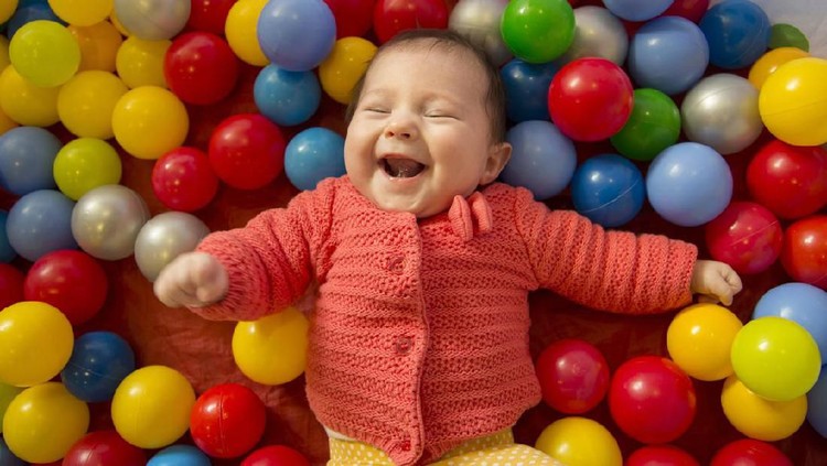 Jenis-jenis warna bisa jadi inspirasi Bunda untuk memberi nama bayi yang unik lho.