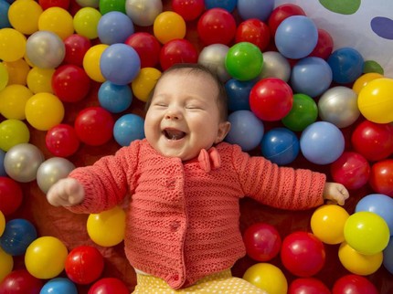 25 Nama Bayi Perempuan Terinspirasi dari Berbagai Jenis Warna