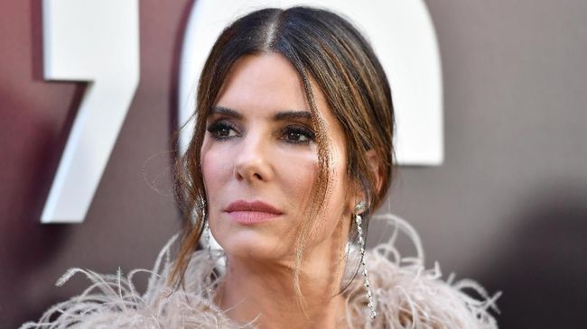 Sandra Bullock memutuskan vakum dari dunia akting demi fokus mengurus anak-anaknya.