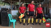 FOTO: Tenggelam dalam Pesona Tarkam Di negara bola seperti Indonesia, pesona tarkam tak pernah memudar meski sepakbola kini makin 'canggih' dengan berbagai dukungan teknologi.