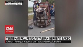 VIDEO: Tertibkan PKL, Petugas Tabrak Gerobak Bakso