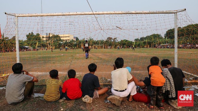 Berikut lima cerita unik para pembaca soal turnamen tarkam pilihan redaksi, salah satunya soal petaruh yang menawarkan diri jadi kiper dadakan.