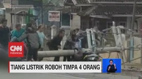 VIDEO: Tiang Listrik Roboh Timpa 4 Orang