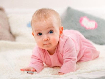 20 Inspirasi Nama Bayi Perempuan Islami Modern Berawalan Aa
