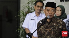 Pemerintah Kaji Pengurangan Pembatasan Sosial di Sektor Lain