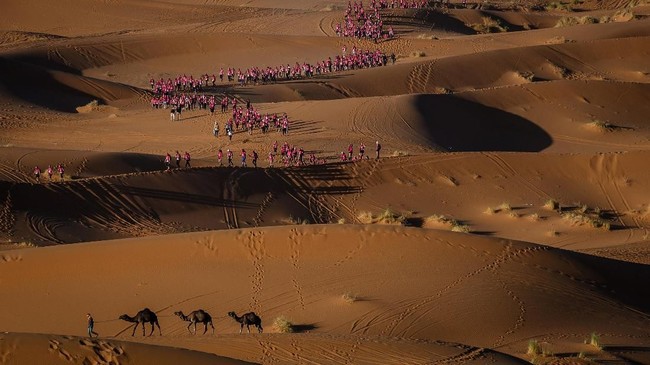 FOTO: Para Wanita Pelintas Gurun Sahara