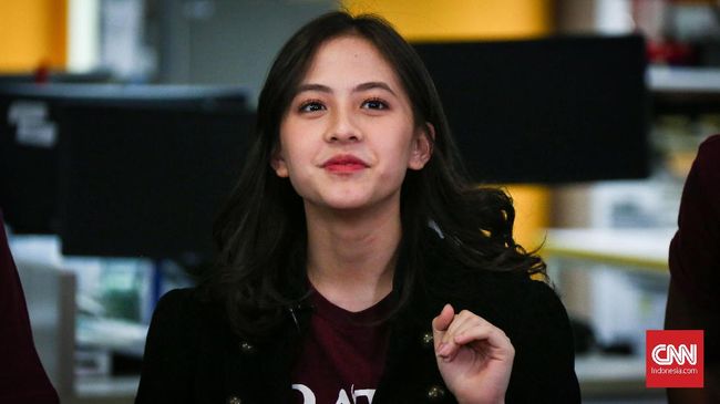 Zara Adhisty menyatakan sempat mengalami demam dan sesak napas ketika terinfeksi virus corona.