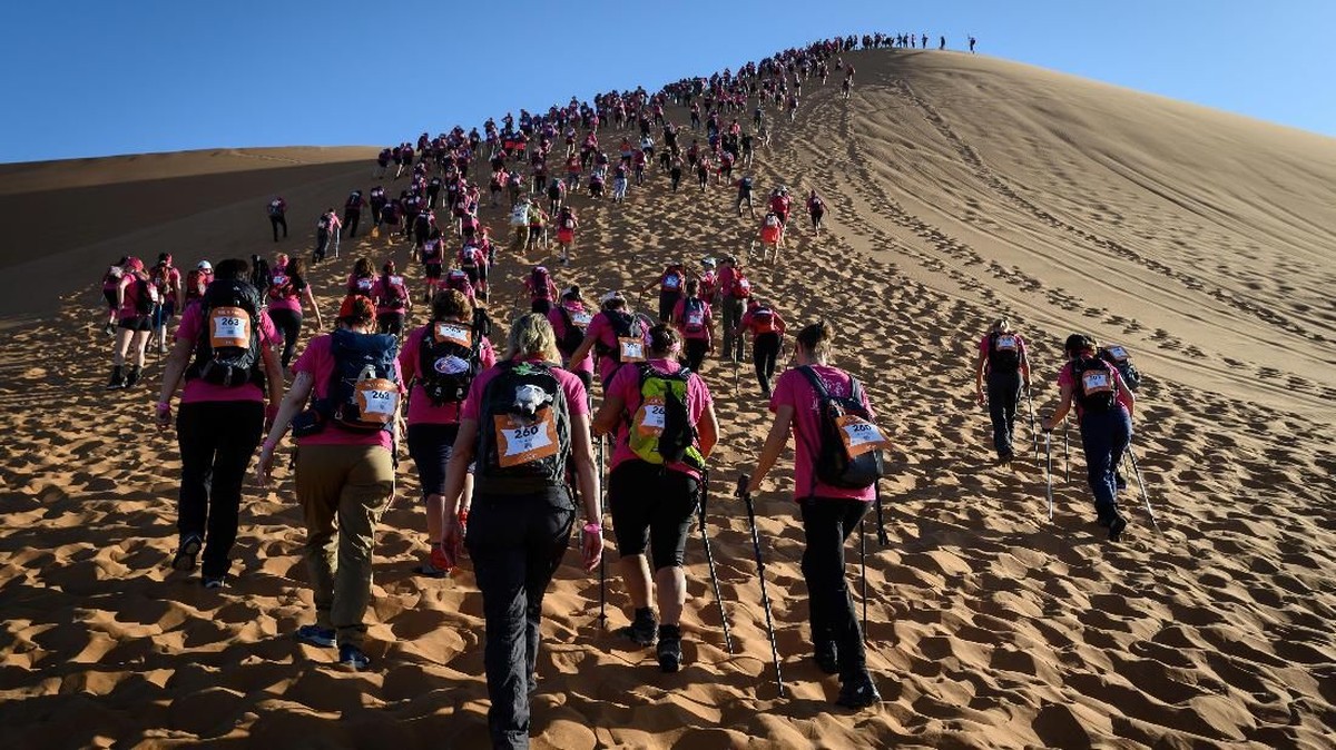 FOTO: Para Wanita Pelintas Gurun Sahara