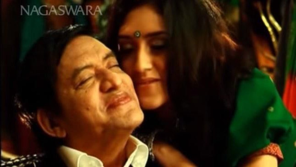 Beberapa penyanyi dangdut lawas yang lagunya tak lekang oleh waktu&period;