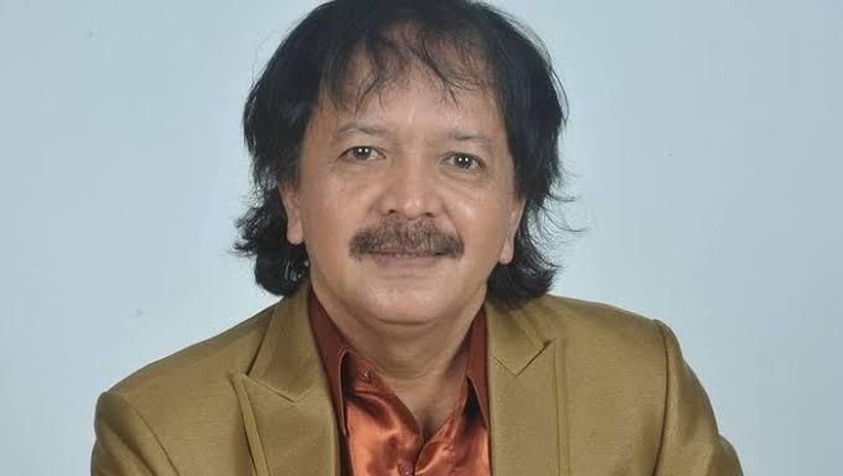 7 Pedangdut Senior yang Lagunya Tak Lekang Oleh Waktu Beberapa penyanyi dangdut lawas yang lagunya tak lekang oleh waktu.