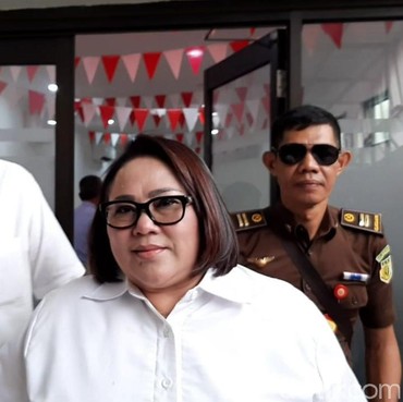 Usai Melayat Ibunda ke Solo, Nunung dan Suami Akan Diisolasi di RSKO