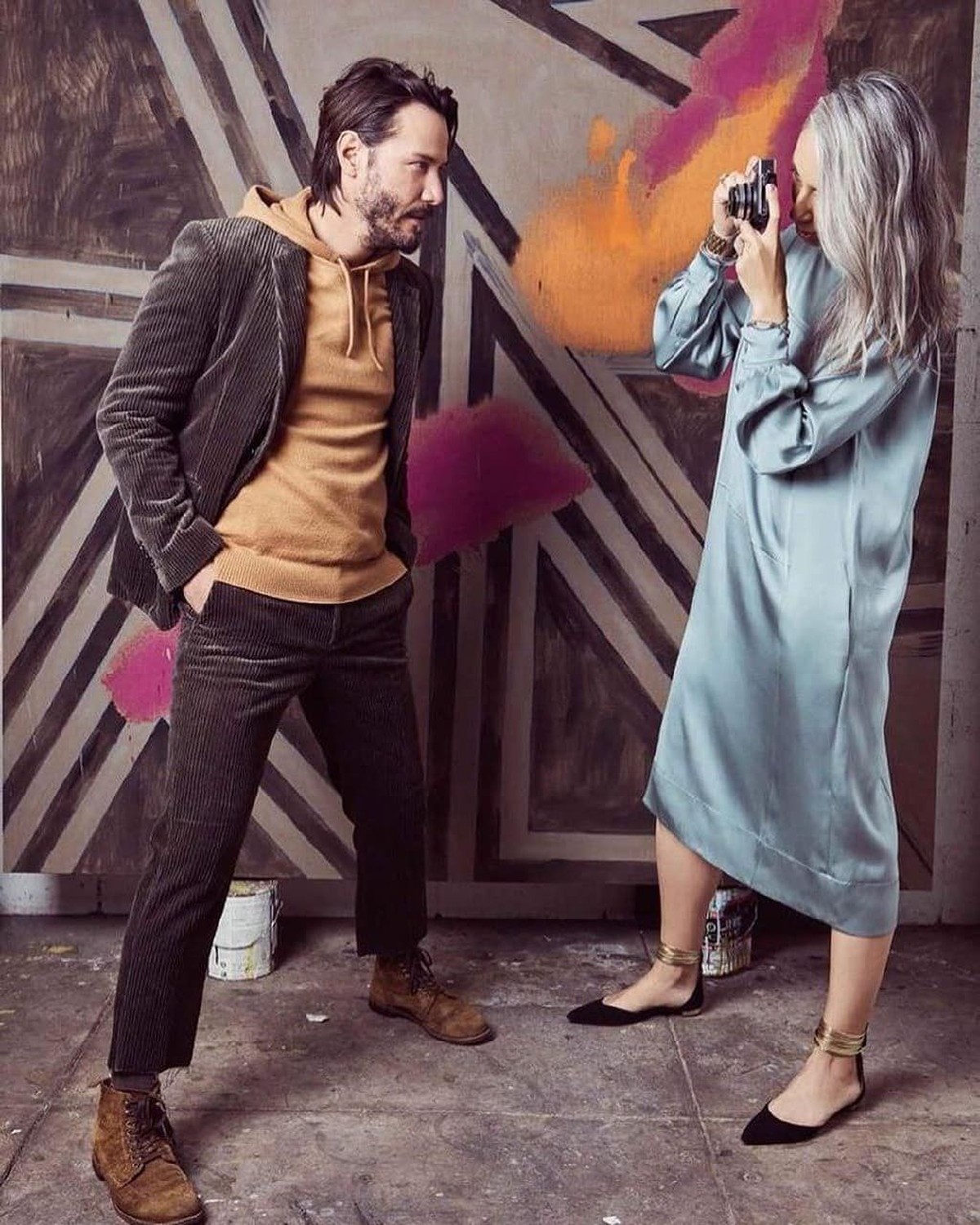 Keanu Reeves baru saja mengenalkan kekasih barunya bernama Alexandra Grant pada publik&comma; intip potret kemesraan mereka yuk&excl;