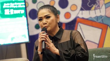 Vina Panduwinata Persembahkan Kado Spesial di Pernikahan Ikmal Tobing