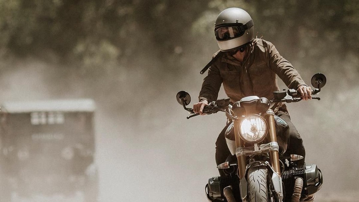 Enam potret Ricky Zainal yang kini tengah mencuri perhatian usai kisah layangan putus viral di media sosial&period; Siapakah sosoknya&quest;