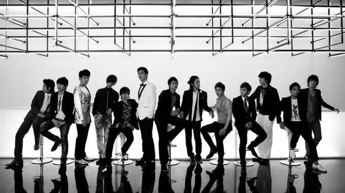 Beberapa foto lawas Super Junior sejak debut hingga sekarang versi Insertlive&period;
