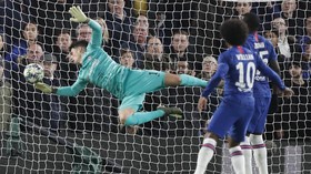 Netizen Ejek Gol Bunuh Diri Arrizabalaga di Liga Champions