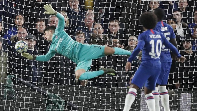 Gol bunuh diri kiper Chelsea, Kepa Arrizabalaga, di laga Liga Champions ramai jadi bahan ejekan netizen di media sosial.
