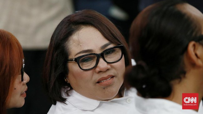 Nunung Komentari Rumor Jual Aset Demi Biaya Pengobatan Kanker Nunung buka suara setelah dirumorkan jual aset demi membayar biaya pengobatan kanker payudara.