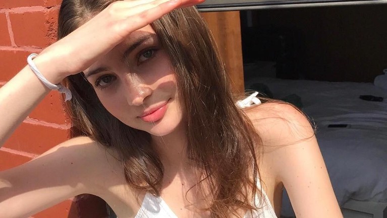Genap 21 Tahun, Ini Pesona Putri Mendiang Paul Walker Meadow Walker baru saja merayakan ulangtahunnya yang ke-21 tahun. Berikut pesona kecantikannya.