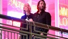 6 Potret Mesra Keanu Reeves dan Kekasih Barunya, Alexandra Grant Keanu Reeves baru saja mengenalkan kekasih barunya bernama Alexandra Grant pada publik, intip potret kemesraan mereka yuk!