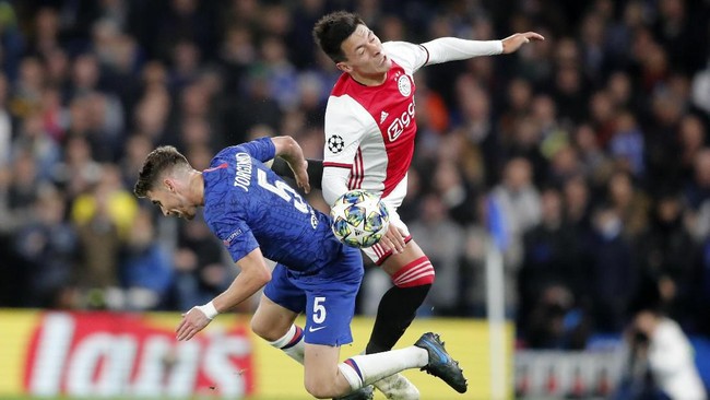 Calon bek Manchester United, Lisandro Martinez, bisa menjadi ancaman Erling Haaland dan Darwin Nunez.