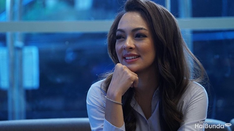 Reisa Broto Asmoro dikenal sebagai host program Dr. OZ Indonesia.
