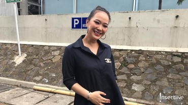img-title Yuanita Christiani Tak Sabar Sambut Buah Hati