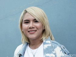 Evelyn Kenang Ria Irawan yang Terima Kondisinya Saat Tomboi dan Feminin
