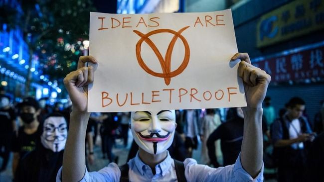 Oposisi Menang Pemilu Hong Kong, China Enggan Beri Celah Menteri Luar Negeri China, Wang Yi, menegaskan apapun hasil pemilu yang digelar akhir pekan lalu, Hong Kong tetap wilayah kedaulatan mereka.