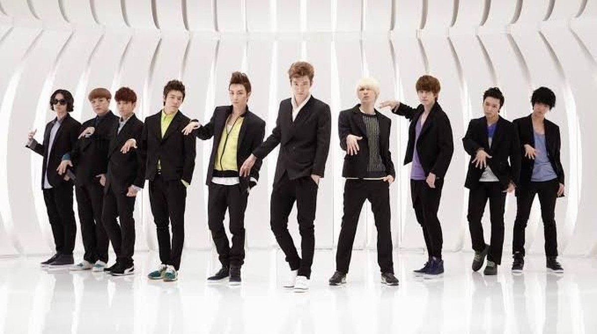 Beberapa foto lawas Super Junior sejak debut hingga sekarang versi Insertlive&period;
