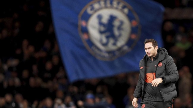 Meski minim pengalaman Frank Lampard berhasil mengubah wajah Chelsea dengan memadukan para pemain senior dan junior di tim.