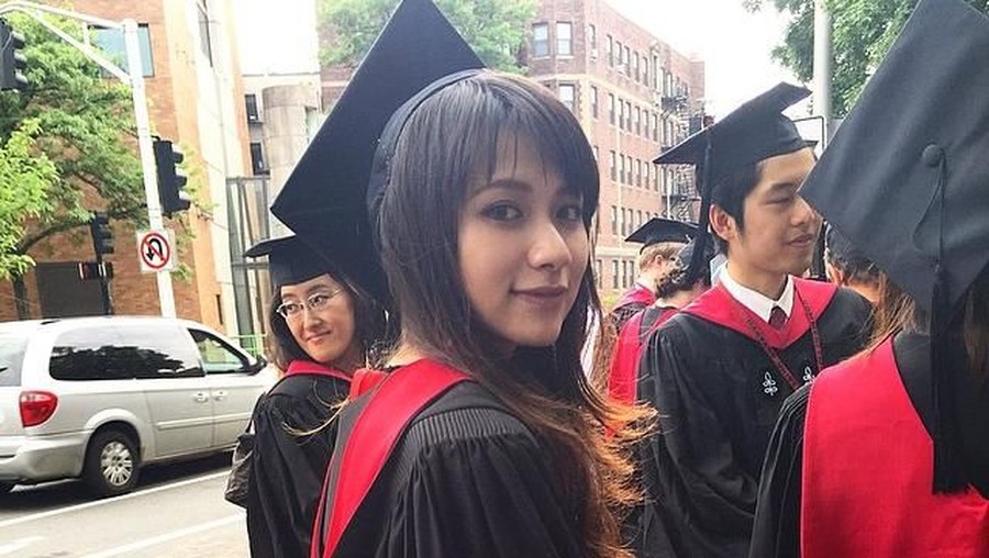 Risa Santoso&comma; rektor termuda yang viral di Indonesia&period;