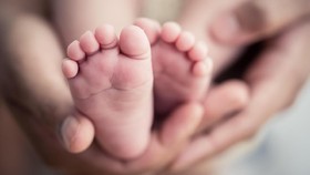 Bayi Meninggal Usai Naik Motor 13 Jam buat Nonton Bola,Ini Kata Dokter