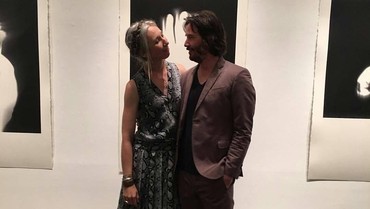 img-title 10 Tahun Berteman, Alexandra Grant dan Keanu Reeves Resmi Pacaran