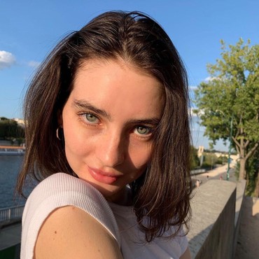 Putri Mendiang Paul Walker Rayakan Ulang Tahun ke-21