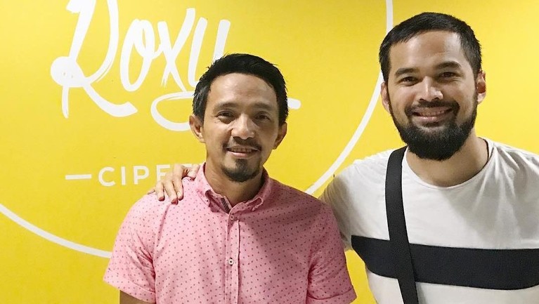 Enam potret Ricky Zainal yang kini tengah mencuri perhatian usai kisah layangan putus viral di media sosial. Siapakah sosoknya?