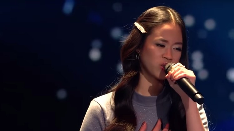 Perempuan asal Cirebon, Claudia Emmanuela Santoso mencuri perhatian saat tampil dalam semi final The Voice of Germany musim ke-9.
