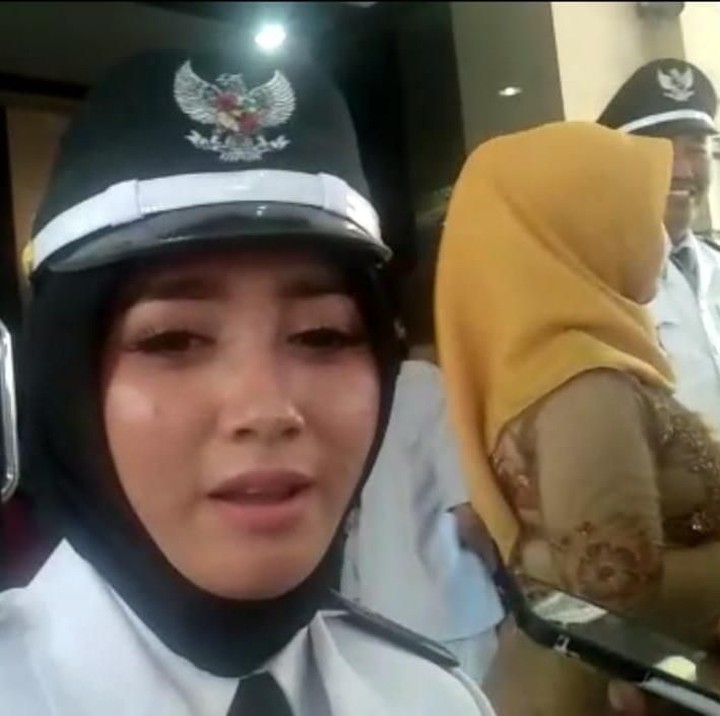 <p>Angely Emitasar mengalahkan sang rival, Yusman dan Jajud dalam Pilkades serentak pada 15 September 2019. (Foto: Istimewa)</p>