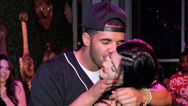 img-title Sering Jalan Bareng, Kylie Jenner dan Drake Pacaran?
